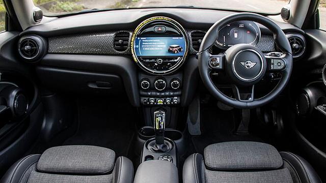 MINI Cooper SE Dashboard