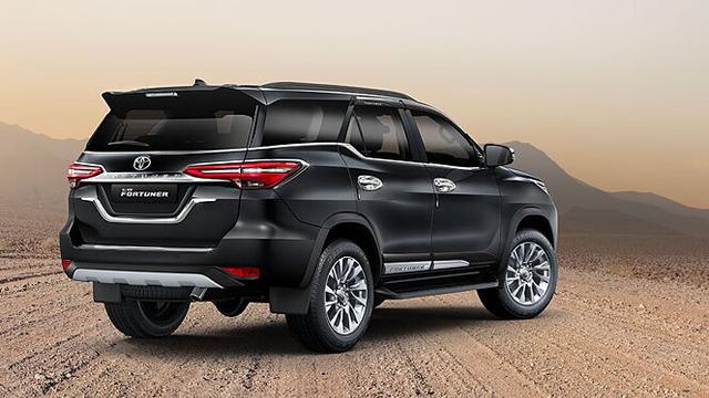 Toyota Fortuner Right Rear Three Quarter