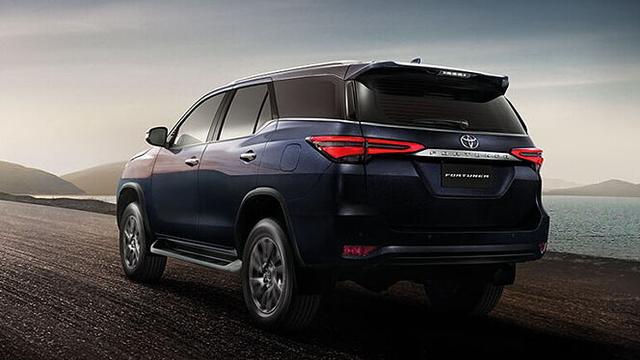 Toyota Fortuner Rear View