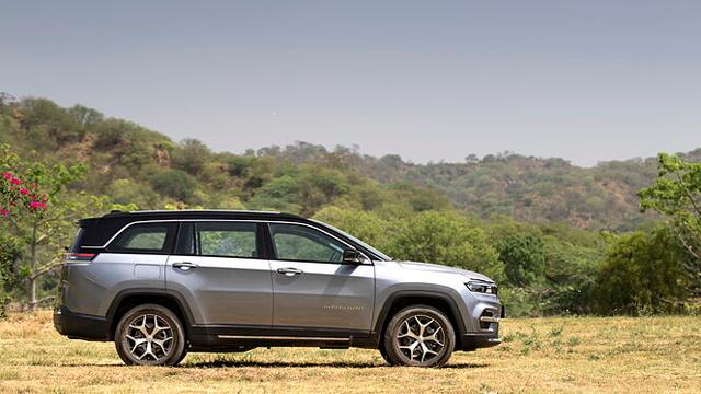 Jeep Meridian Right Side View