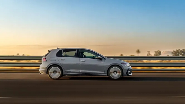 Volkswagen Golf GTI Right Side View