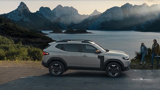 Renault Duster Right Side View