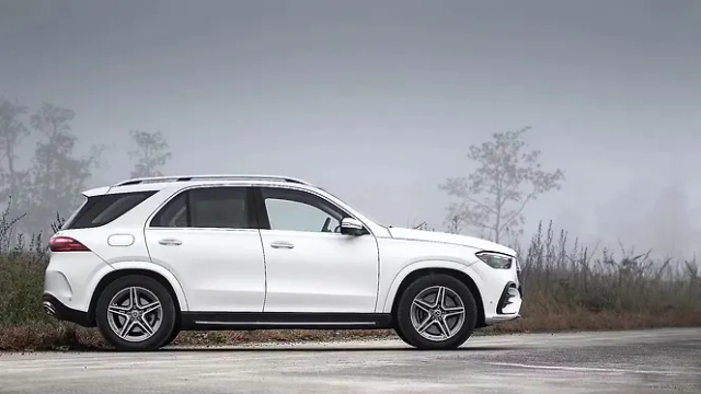 Mercedes-Benz GLE Right Side View