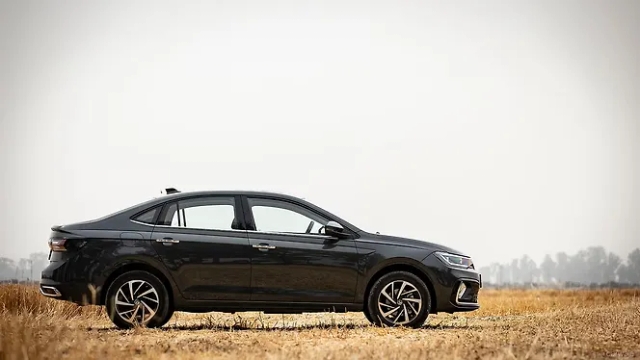 Volkswagen Virtus Right Side View