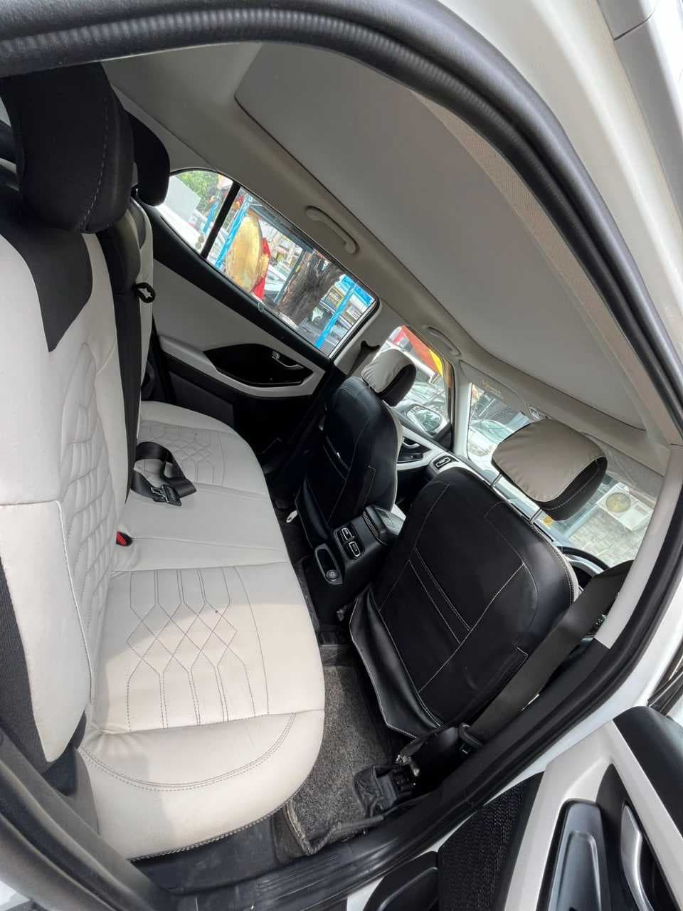INTERIOR image for CRETA 1.5 CRDI AT SX | Hooter