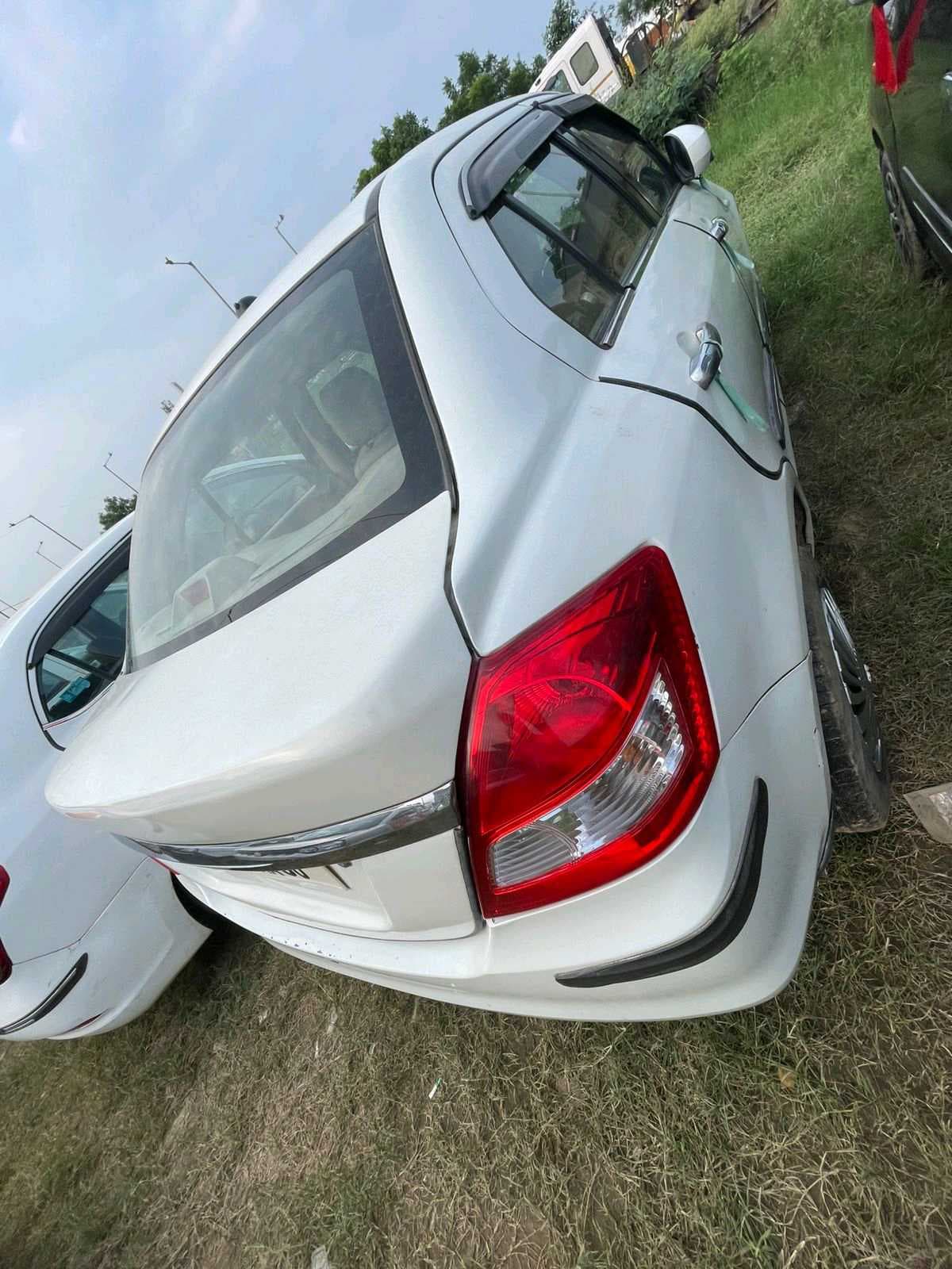 EXTERIOR image for MARUTI SUZUKI DZIRE LXI CNG | Hooter
