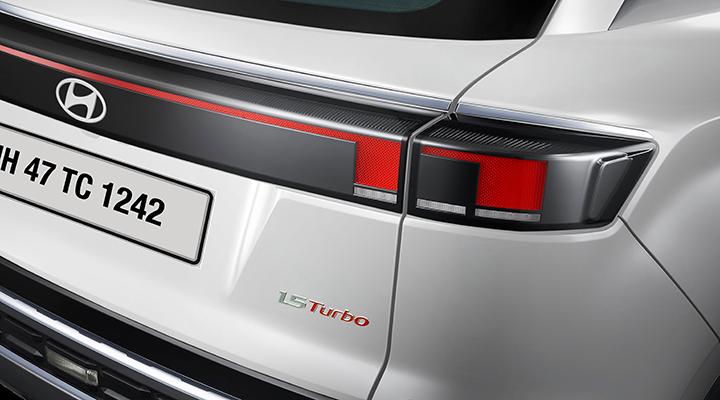 TAIL LAMP GARNISH