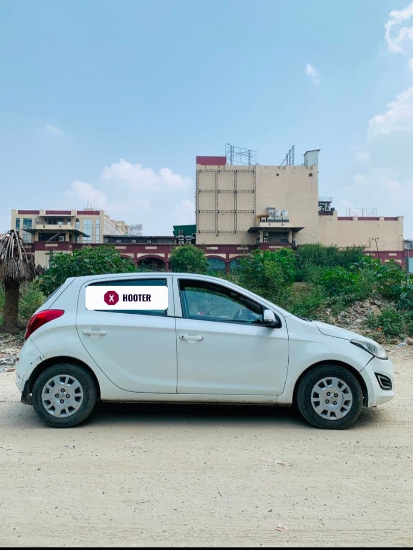 EXTERIOR image for i20 Magna (O) | Hooter