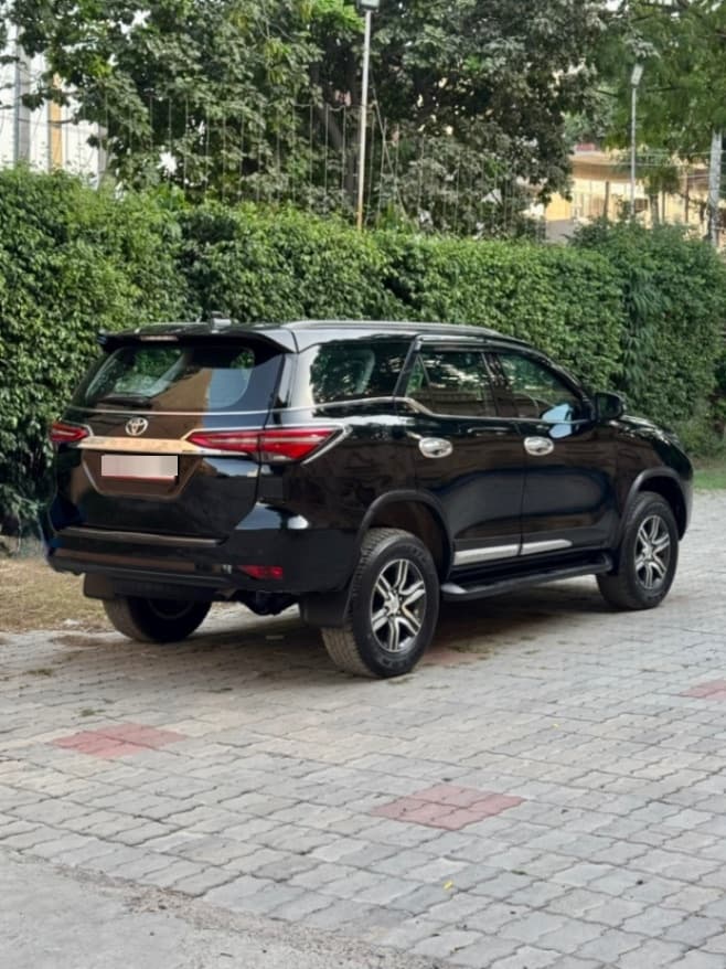 EXTERIOR image for FORTUNER (AT) | Hooter