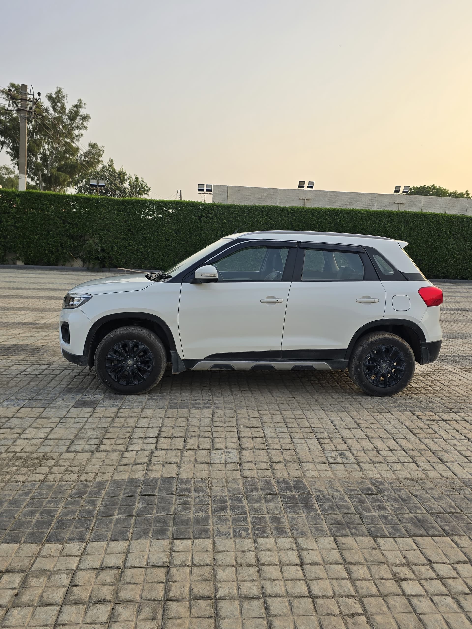 EXTERIOR image for V. BREZZA ZXI | Hooter