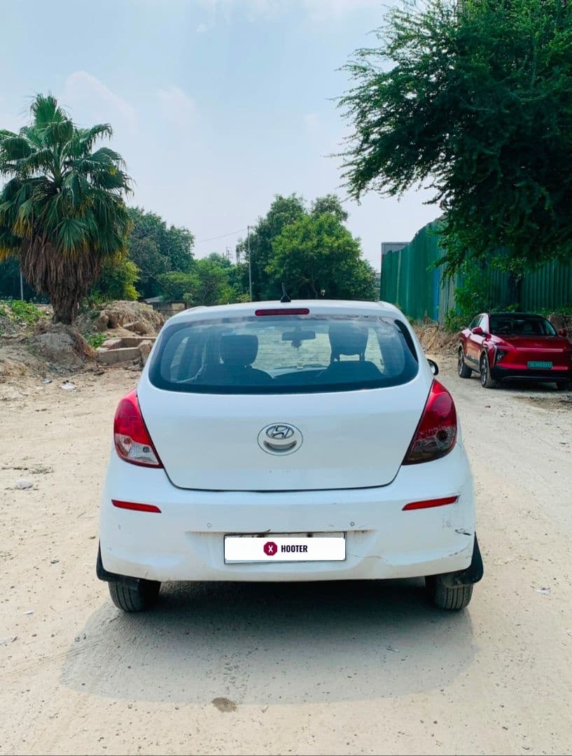 EXTERIOR image for i20 Magna (O) | Hooter
