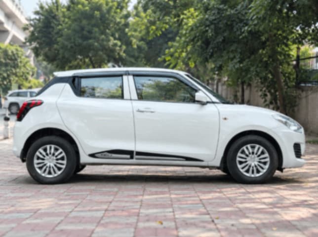 EXTERIOR image for MARUTI SWIFT LXI | Hooter