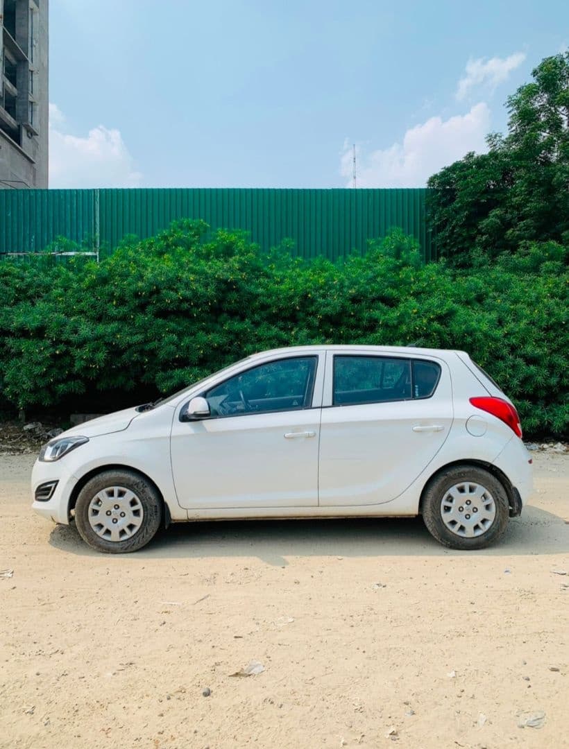 EXTERIOR image for i20 Magna (O) | Hooter