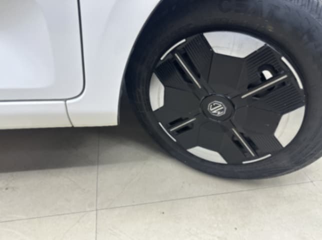 EXTERIOR image for COMET EV PLAY | Hooter