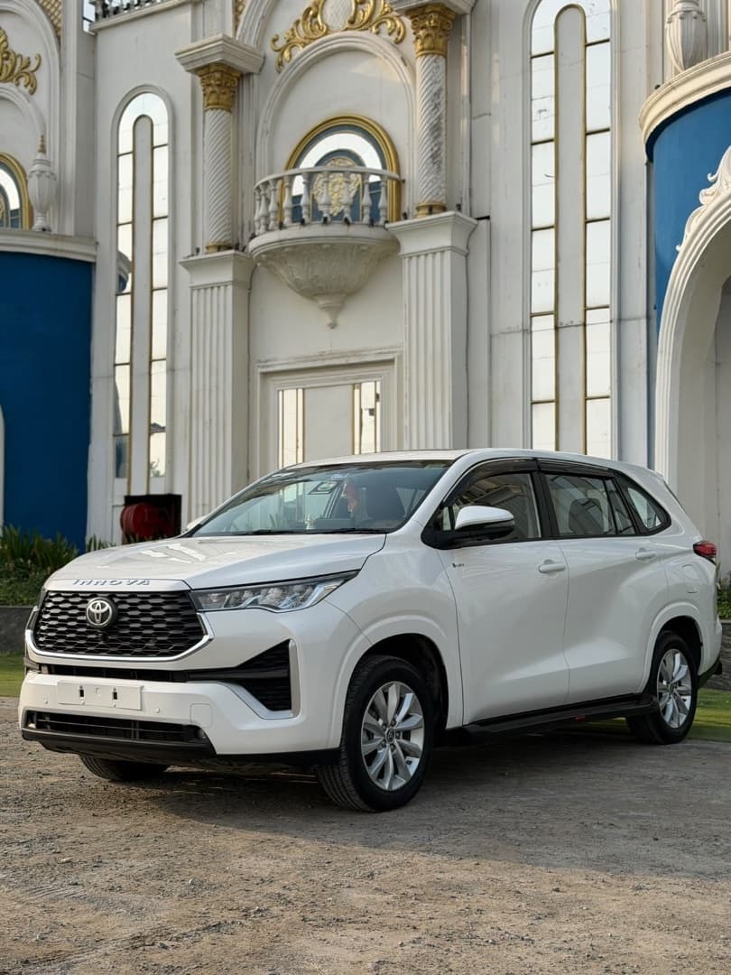 EXTERIOR image for Innova Hycross | Hooter