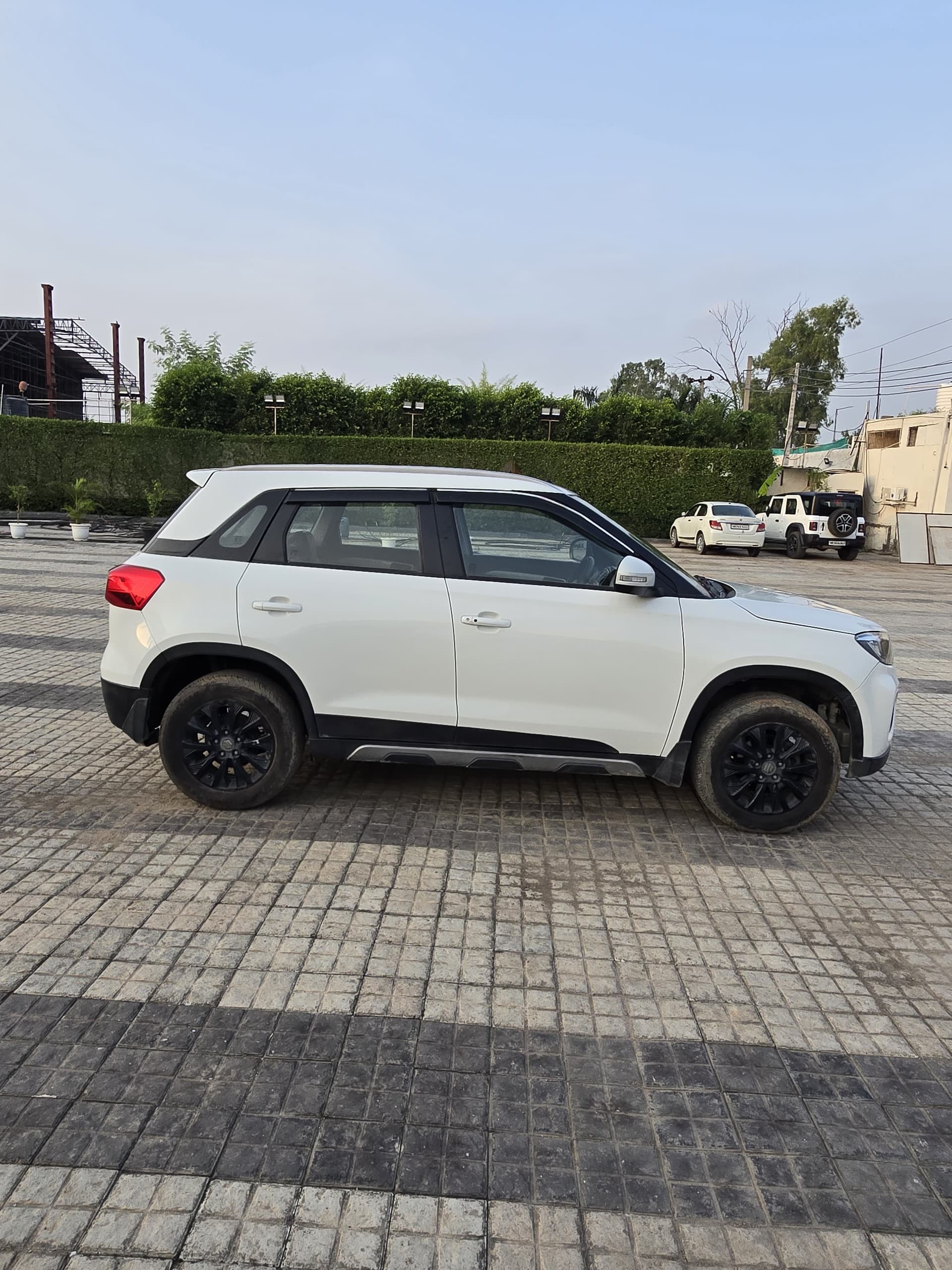 EXTERIOR image for V. BREZZA ZXI | Hooter
