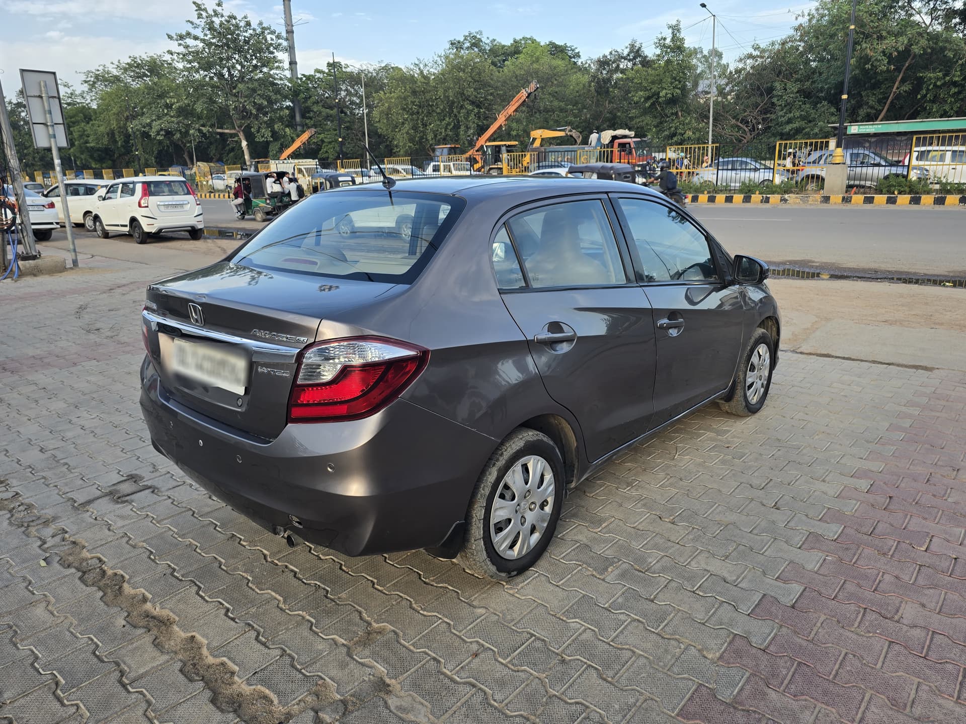 EXTERIOR image for AMAZE 1.2 SX MT (I-VTEC) | Hooter