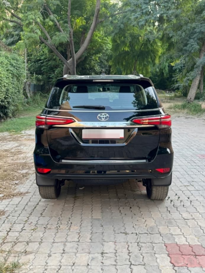 EXTERIOR image for FORTUNER (AT) | Hooter