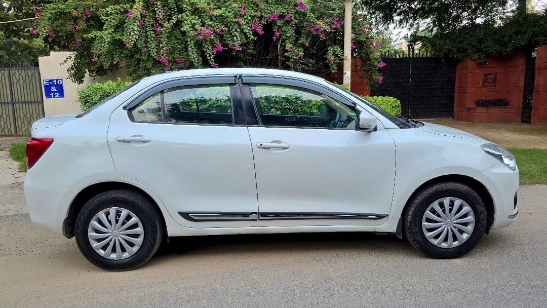 EXTERIOR image for MARUTI DZIRE VXI | Hooter