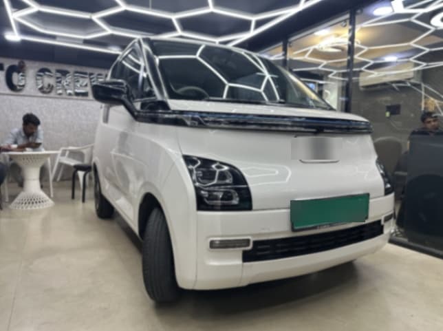 EXTERIOR image for COMET EV PLAY | Hooter