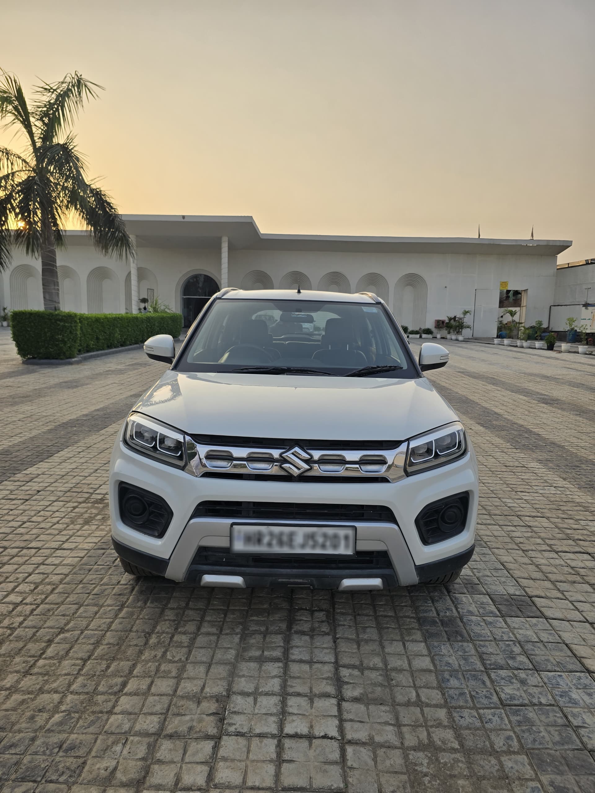 EXTERIOR image for V. BREZZA ZXI | Hooter