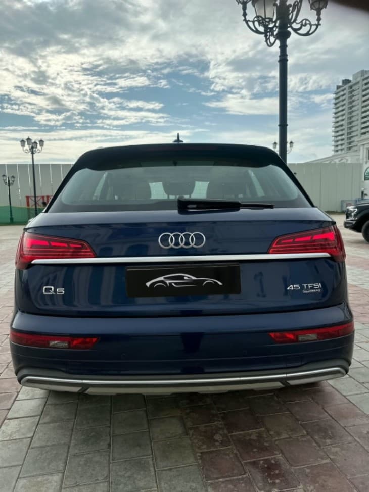 EXTERIOR image for Q5 | Hooter