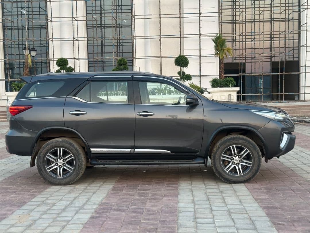 EXTERIOR image for Fortuner | Hooter