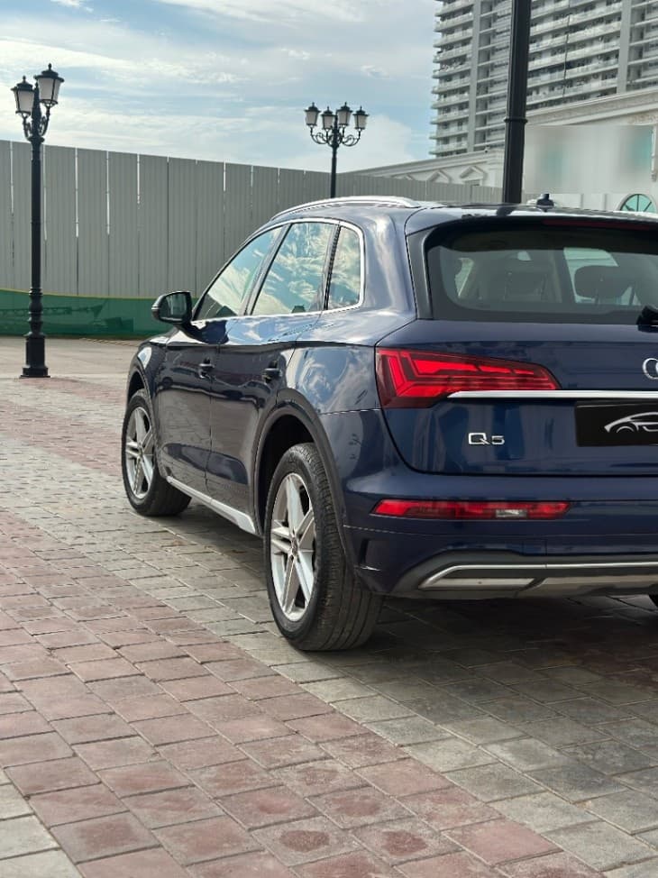 EXTERIOR image for Q5 | Hooter