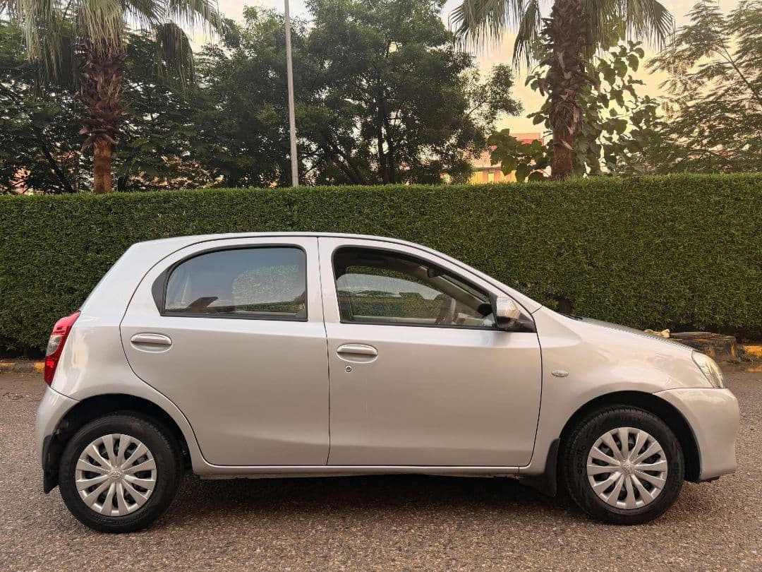 EXTERIOR image for TOYOTA ETIOS LIVA G M | Hooter
