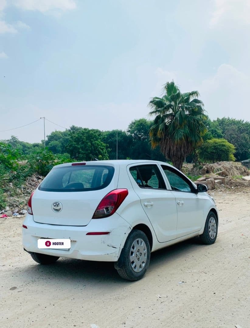 EXTERIOR image for i20 Magna (O) | Hooter
