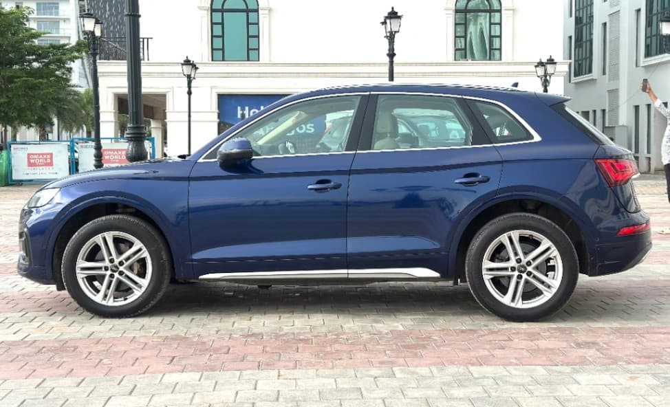 EXTERIOR image for Q5 | Hooter