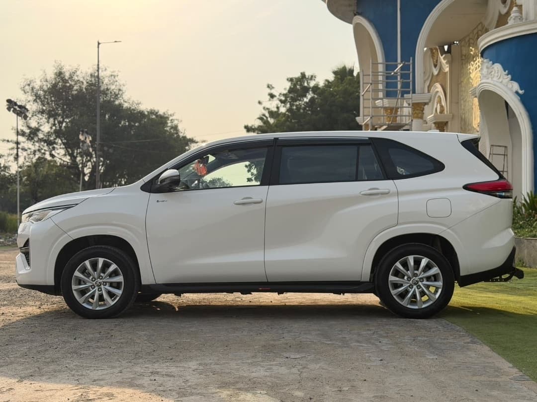 EXTERIOR image for Innova Hycross | Hooter