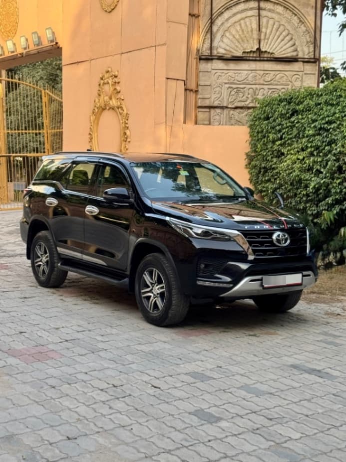 EXTERIOR image for FORTUNER (AT) | Hooter
