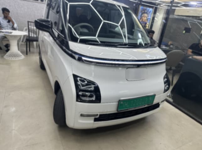 EXTERIOR image for COMET EV PLAY | Hooter