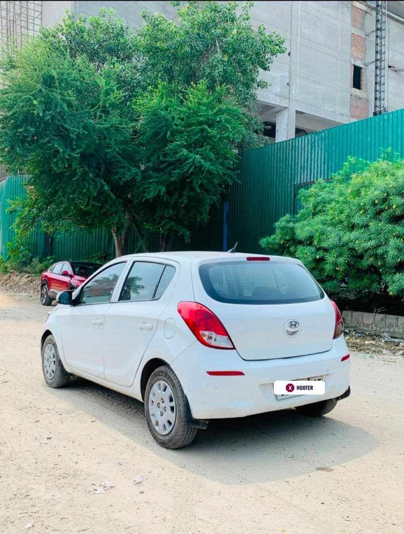 EXTERIOR image for i20 Magna (O) | Hooter