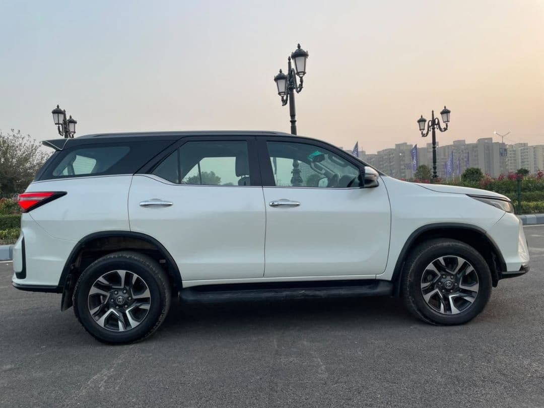 EXTERIOR image for Fortuner Legender | Hooter