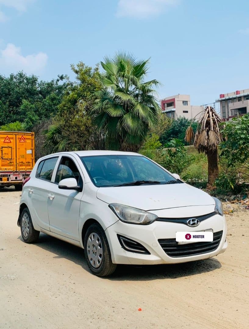 EXTERIOR image for i20 Magna (O) | Hooter