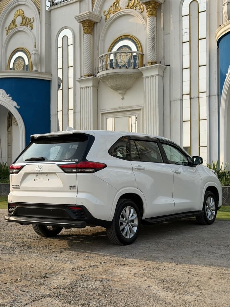 EXTERIOR image for Innova Hycross | Hooter