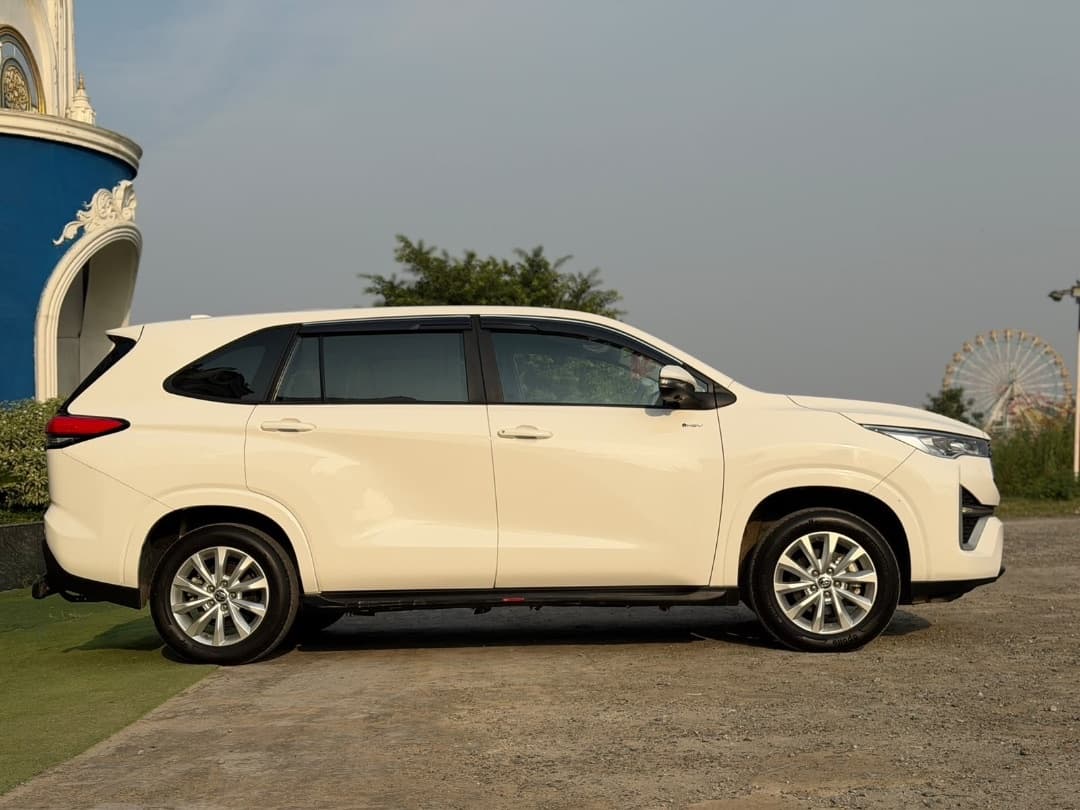 EXTERIOR image for Innova Hycross | Hooter