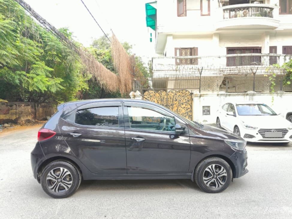 EXTERIOR image for TATA TIAGO CNG XZ+ 1.2 RTN BS6 | Hooter