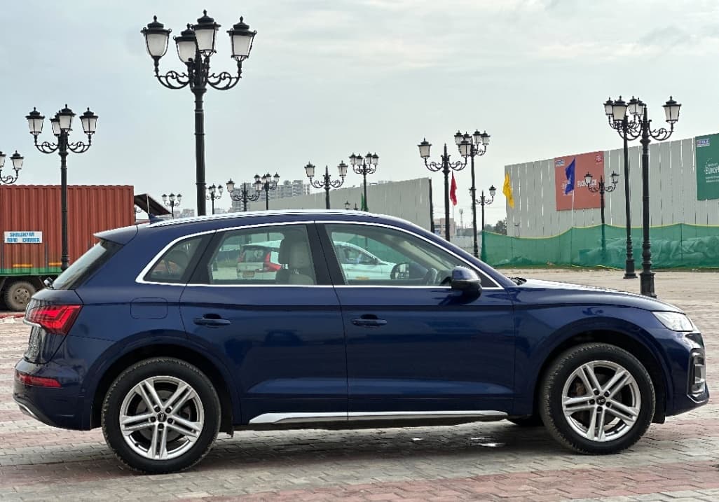 EXTERIOR image for Q5 | Hooter