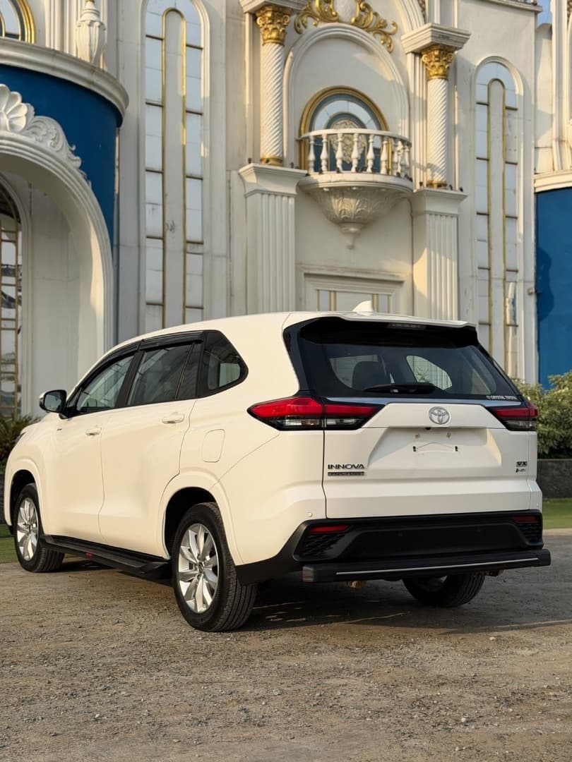 EXTERIOR image for Innova Hycross | Hooter