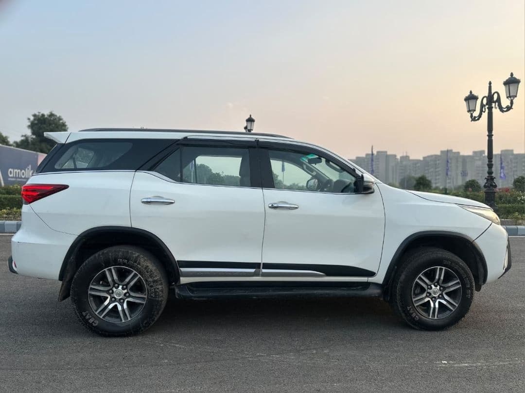 EXTERIOR image for Fortuner | Hooter