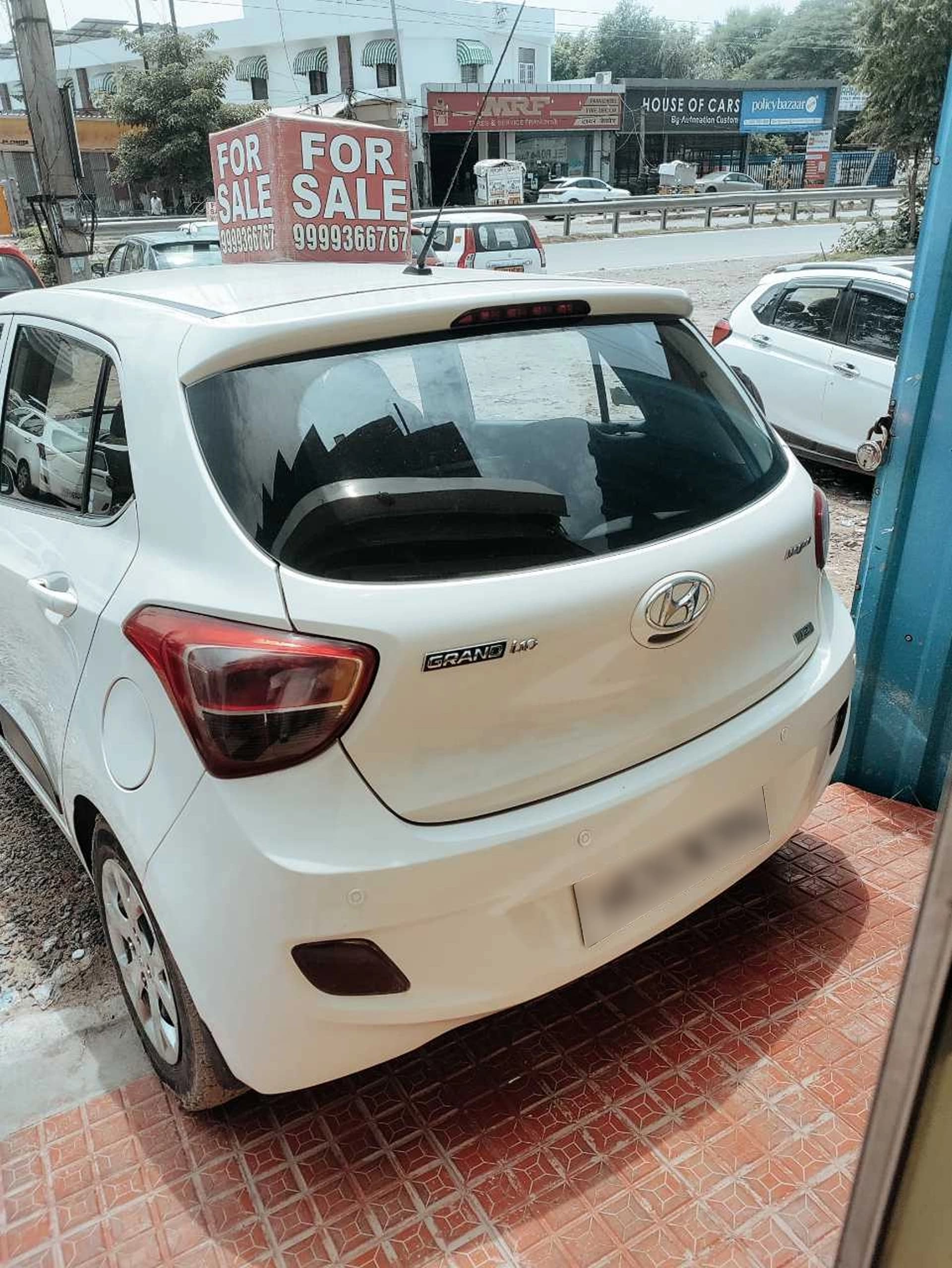 EXTERIOR image for GRAND I 10 | Hooter