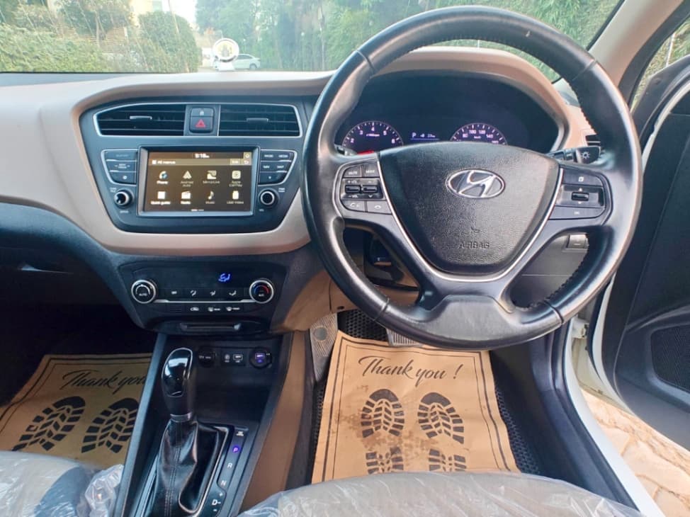 INTERIOR image for I20 | Hooter