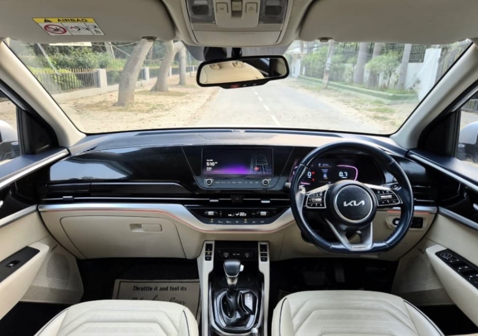 INTERIOR image for Carens | Hooter