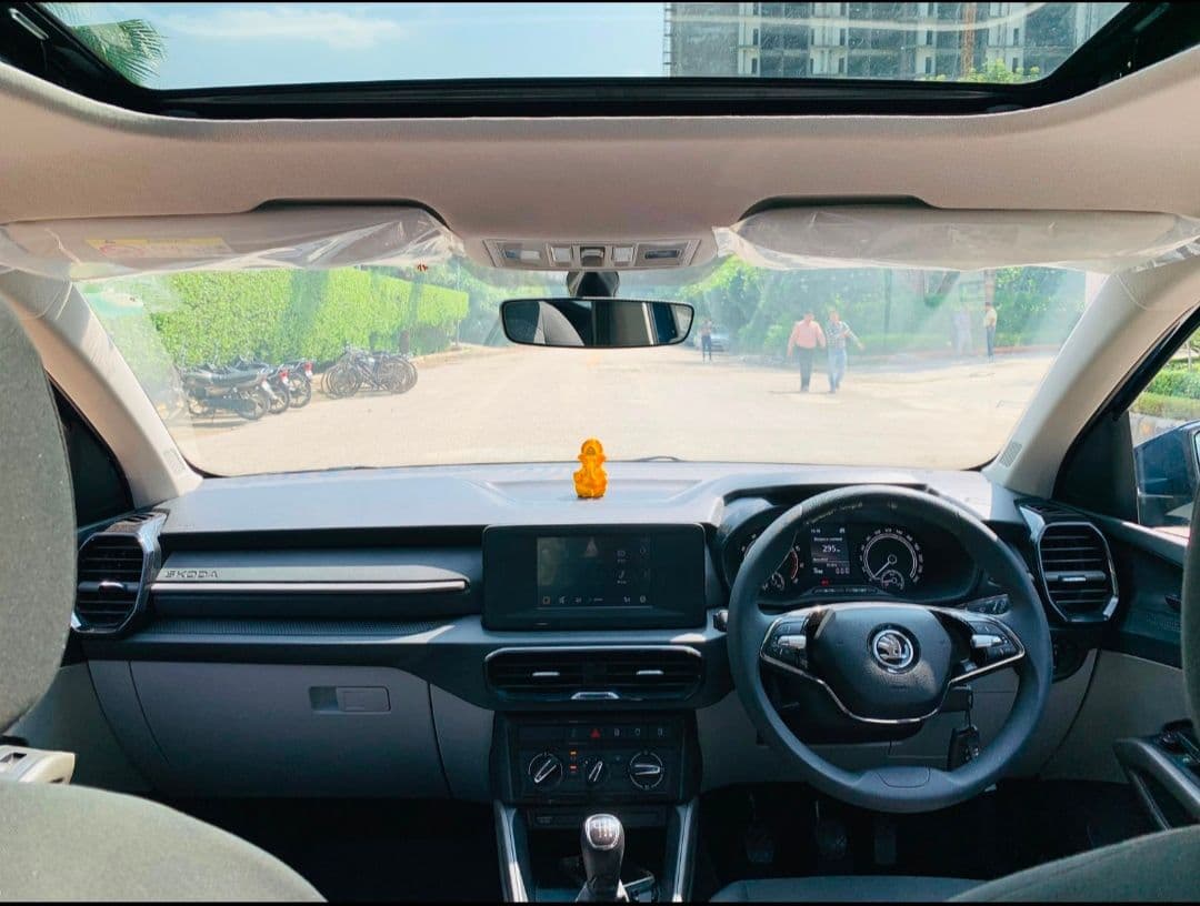 INTERIOR image for KYLAQ SIGNATURE 1.0 TSI MT | Hooter