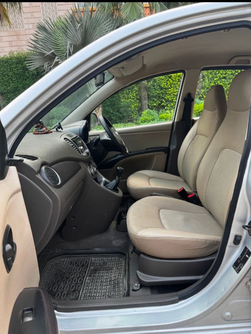 INTERIOR image for i10 Era Met BS-1V | Hooter