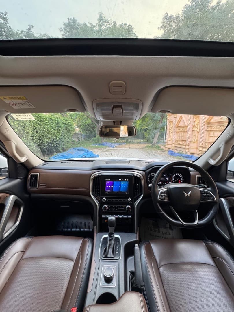 INTERIOR image for SCORPIO-N D AT 4WD Z8L 7S | Hooter