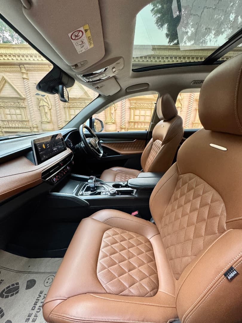 INTERIOR image for GLOSTER DE 4X4 6 SEAT SAVVY | Hooter